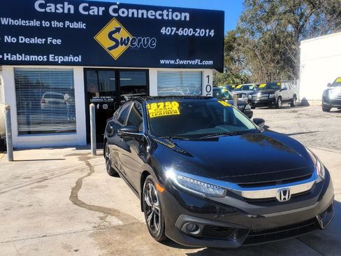 Used 2018 Honda Civic Touring image 4