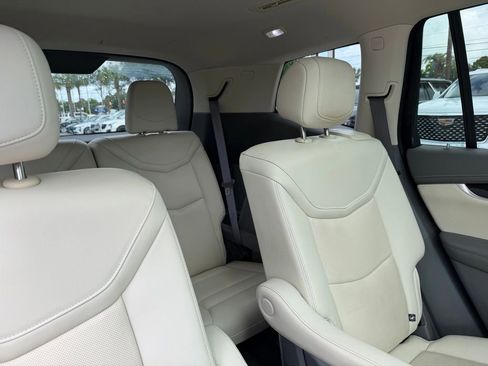 Used 2023 Cadillac XT6 Premium Luxury FWD image 16