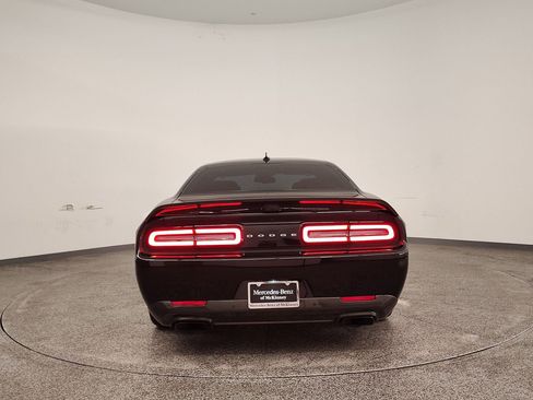 Used 2016 Dodge Challenger SRT Hellcat image 9