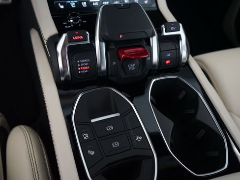 Used 2025 Lamborghini Urus SE AWD/4WD image 20