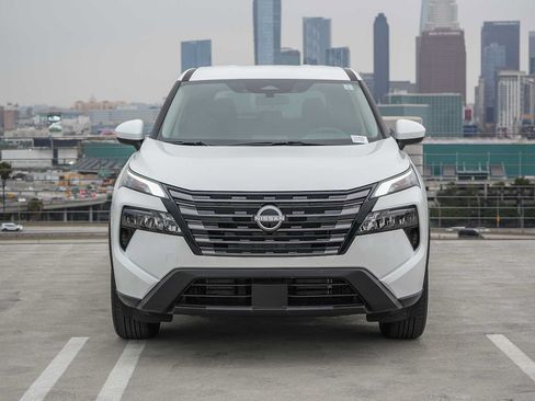 Used 2026 Nissan Rogue SV FWD image 2
