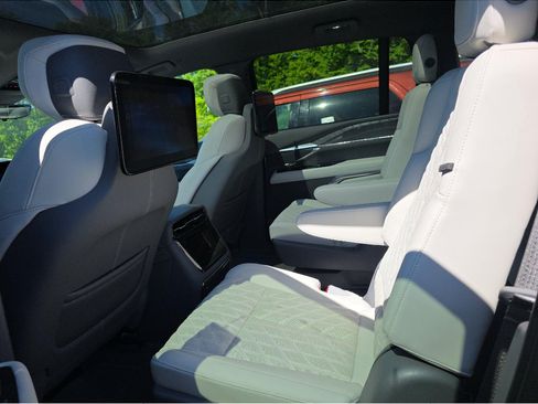 Used 2025 Cadillac Escalade IQ Sport 1 w/ Smart Trailering package AWD/4WD image 9