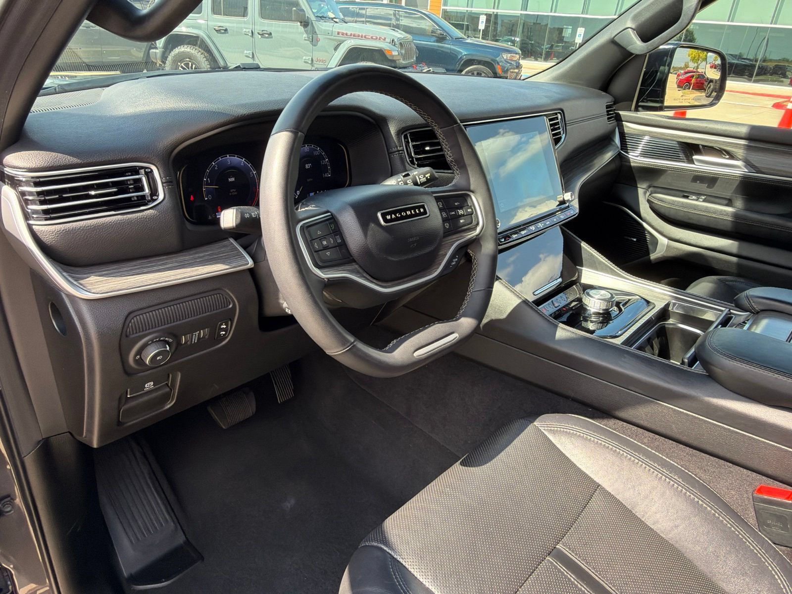 Used 2024 Jeep Wagoneer L Series II w/ Flexible Seating Group RWD image 10