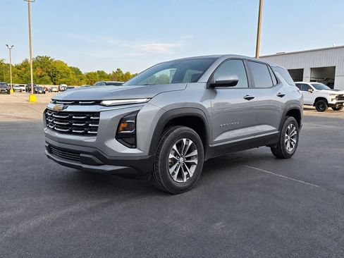 Used 2026 Chevrolet Equinox LT FWD image 3