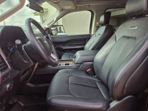 Used 2019 Ford Expedition Platinum RWD image 18
