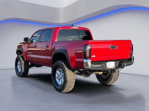 Used 2017 Toyota Tacoma TRD Off-Road image 11