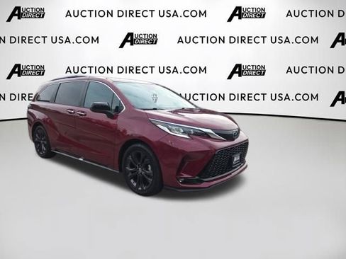 Used 2023 Toyota Sienna XSE image 2
