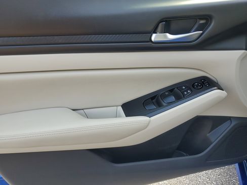 Used 2025 Nissan Altima 2.5 SV FWD image 16