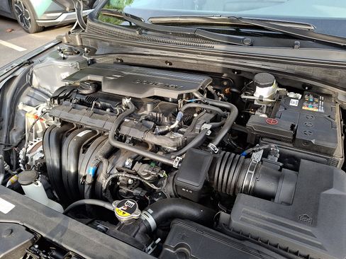 Certified 2024 Hyundai Elantra SE FWD image 28