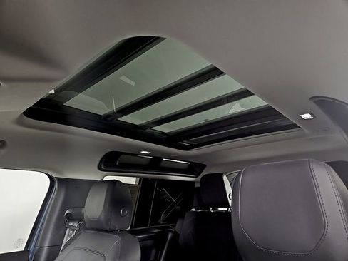 Used 2023 Land Rover Defender 90 S image 14