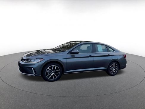 Used 2025 Volkswagen Jetta SE image 10