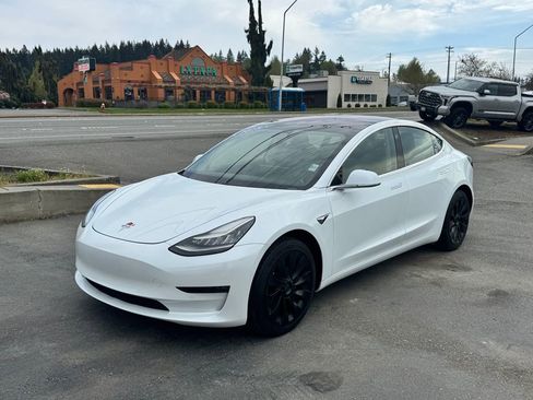 Used 2018 Tesla Model 3 Long Range RWD image 3
