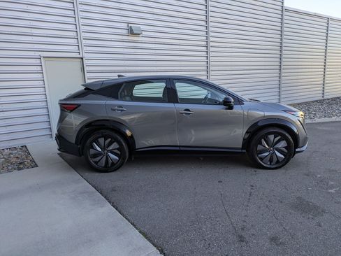 Used 2023 Nissan Ariya AWD image 9