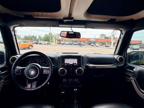 Used 2016 Jeep Wrangler Unlimited Sahara AWD/4WD image 14