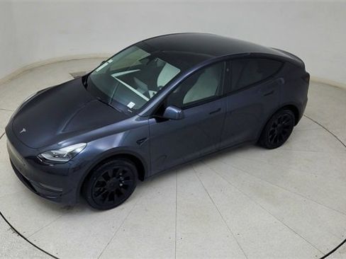 Used 2024 Tesla Model Y 2WD image 77