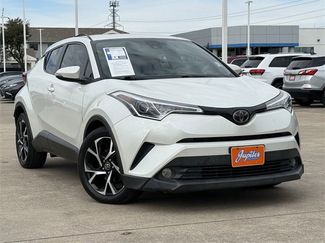 Used 2018 Toyota C-HR XLE video 2