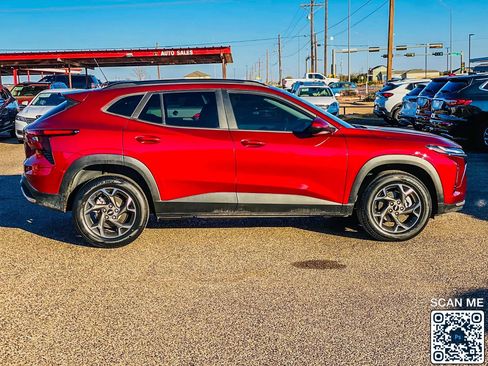 Used 2025 Chevrolet Trax LT w/ Driver Confidence Package image 9
