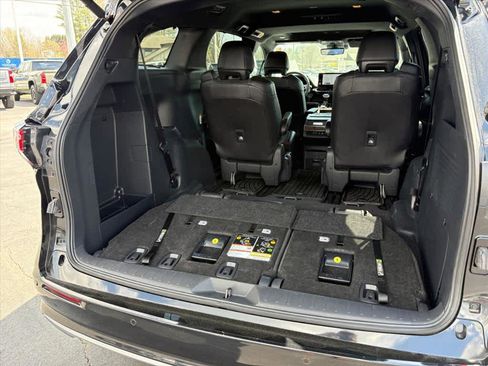 Used 2025 Toyota Sienna Platinum FWD image 30