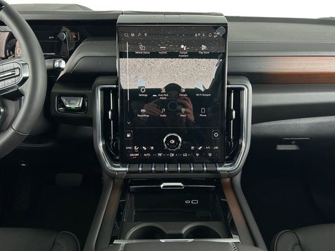 New 2026 GMC Yukon Denali w/ Denali Reserve Package AWD/4WD image 16