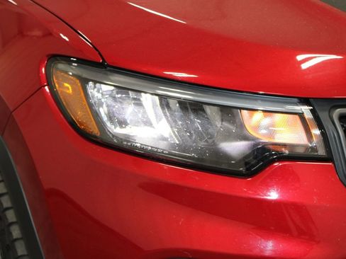 Used 2025 Jeep Compass Trailhawk AWD/4WD image 12