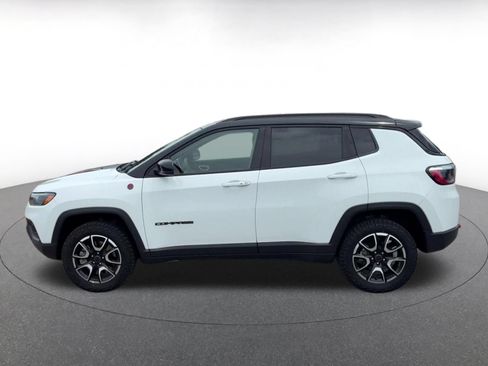 Used 2025 Jeep Compass Trailhawk AWD/4WD image 7
