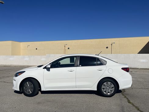 Used 2020 Kia Rio LX image 2