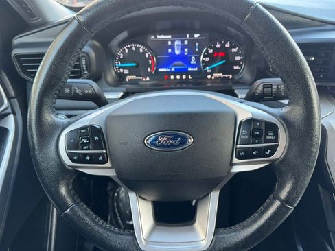 Used 2021 Ford Explorer XLT image 16