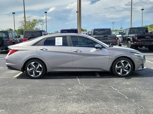 Used 2023 Hyundai Elantra Limited FWD image 8