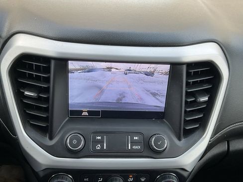 Used 2023 GMC Acadia SLT w/ Preferred Package AWD/4WD image 15