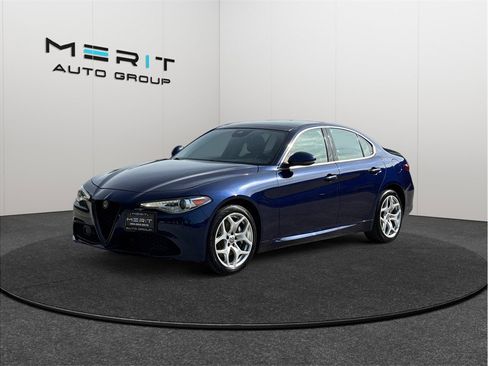 Used 2020 Alfa Romeo Giulia Ti w/ Active Blind Spot Package AWD/4WD image 4