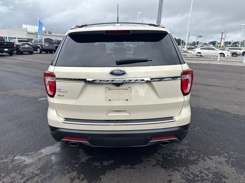 Used 2018 Ford Explorer XLT w/ Equipment Group 202A FWD image 6