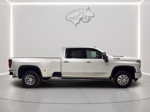 Used 2025 Chevrolet Silverado 3500 High Country w/ High Country Premium Package AWD/4WD image 7