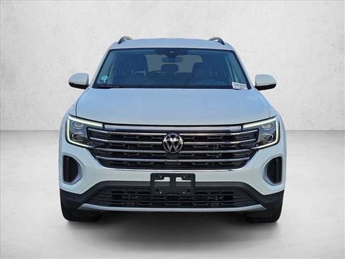 Used 2025 Volkswagen Atlas SE AWD/4WD image 2