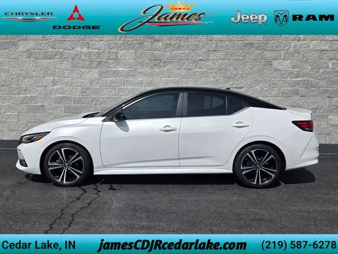 Used 2023 Nissan Sentra SR w/ SR Premium Package FWD image 2