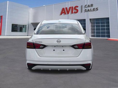 Used 2025 Nissan Altima 2.5 SV FWD image 7