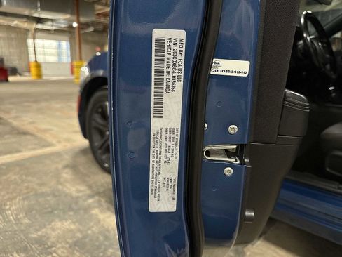 Used 2020 Dodge Charger SXT image 13