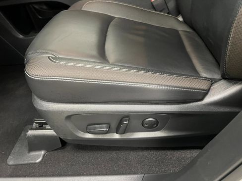 Used 2025 Nissan Pathfinder SL image 23