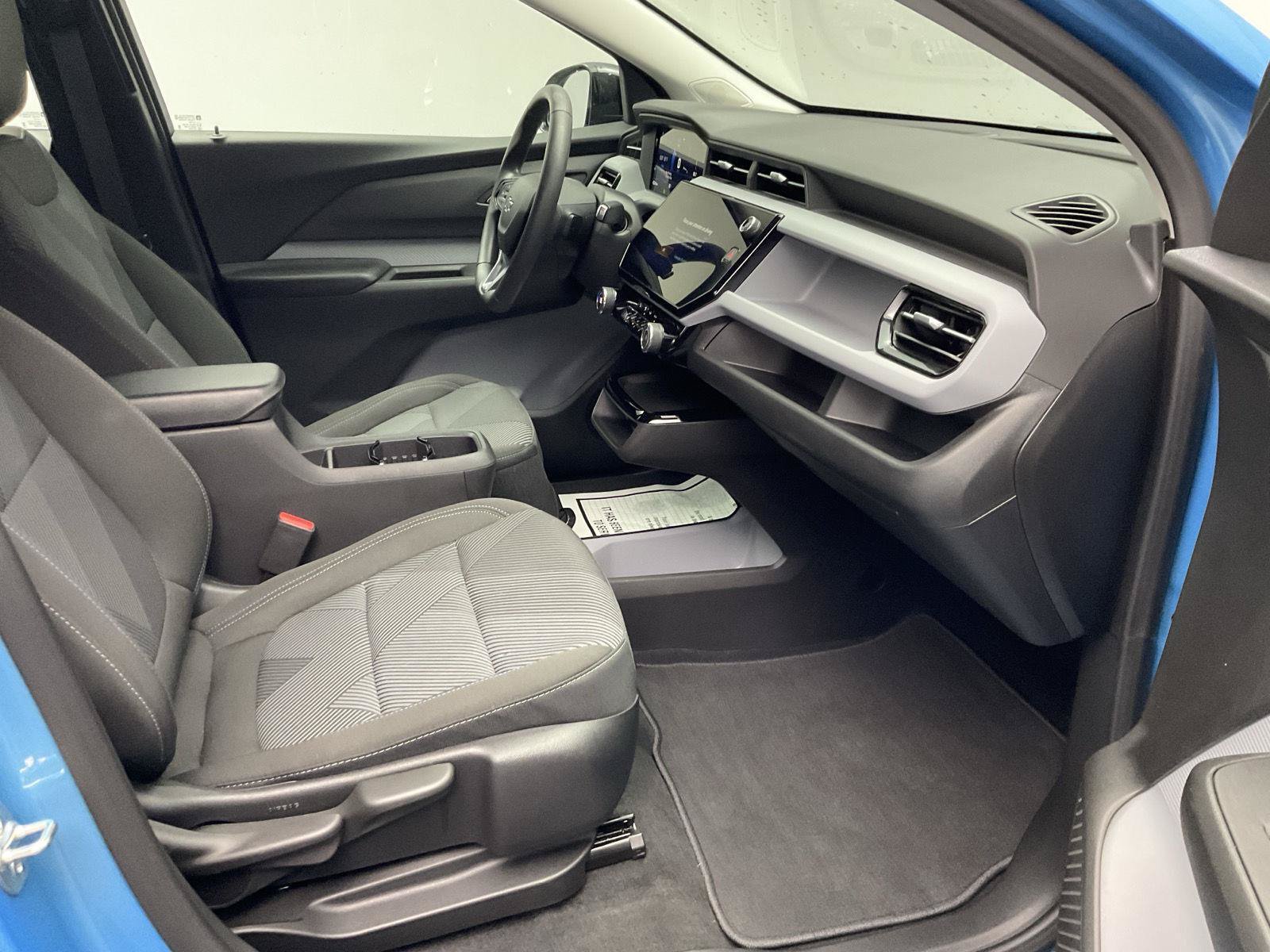 Used 2027 Chevrolet Bolt LT FWD image 23