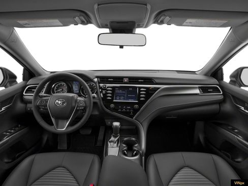 Used 2019 Toyota Camry SE image 4