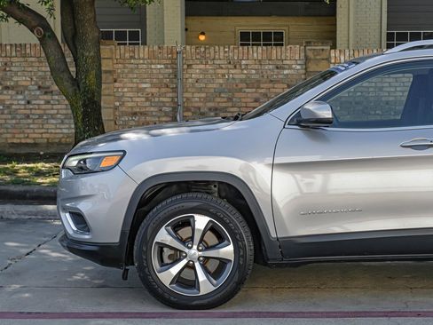 Used 2020 Jeep Cherokee Limited image 21