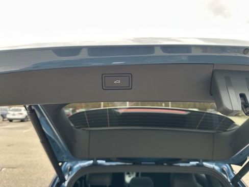 New 2026 Volkswagen Tiguan SE R-Line image 9