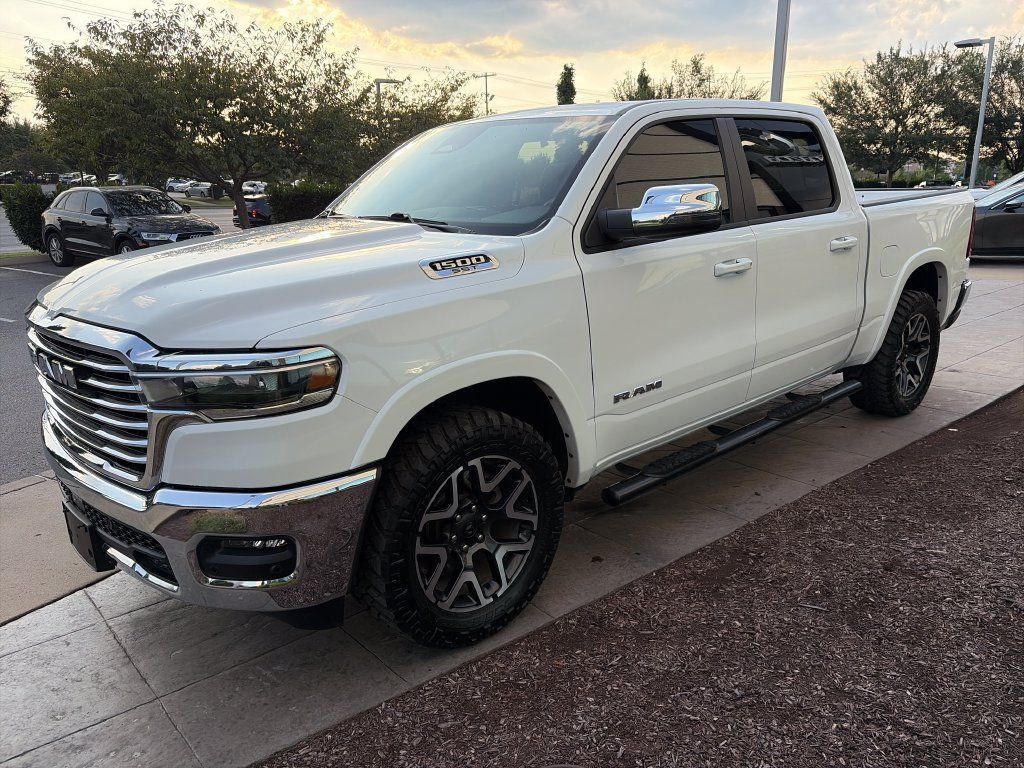 Used 2025 RAM 1500 Laramie AWD/4WD image 9