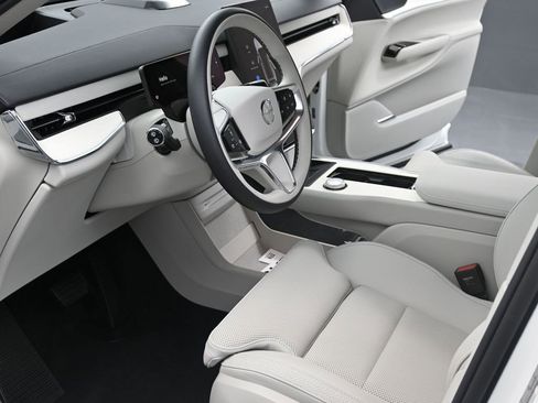 Used 2025 Volvo EX90 Plus image 10