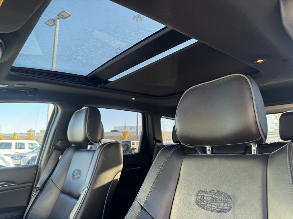 Used 2019 Jeep Grand Cherokee Overland AWD/4WD image 29