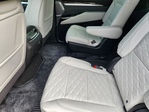 New 2026 Cadillac Escalade ESV Platinum Sport w/ LPO, ONYX Package image 22