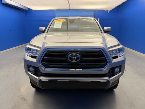 Used 2019 Toyota Tacoma SR5 AWD/4WD image 3