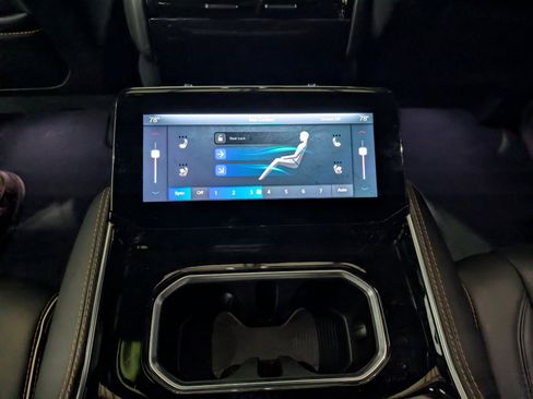 Used 2023 Jeep Grand Wagoneer Series III image 12