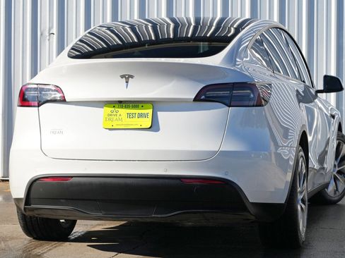 Used 2021 Tesla Model Y Long Range image 5