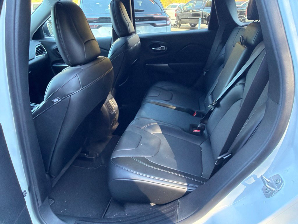 Used 2022 Jeep Cherokee Limited AWD/4WD image 4