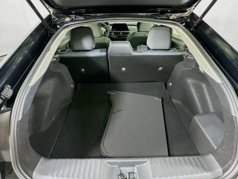 Used 2024 Toyota Prius LE image 28